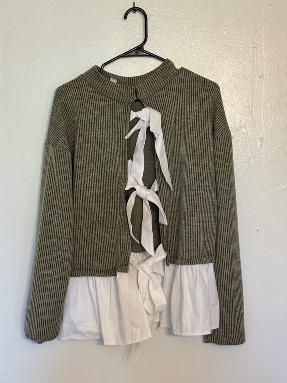 Maeve Olive Rib-Knit Sweater with White Tie-Front and Shirt Hem